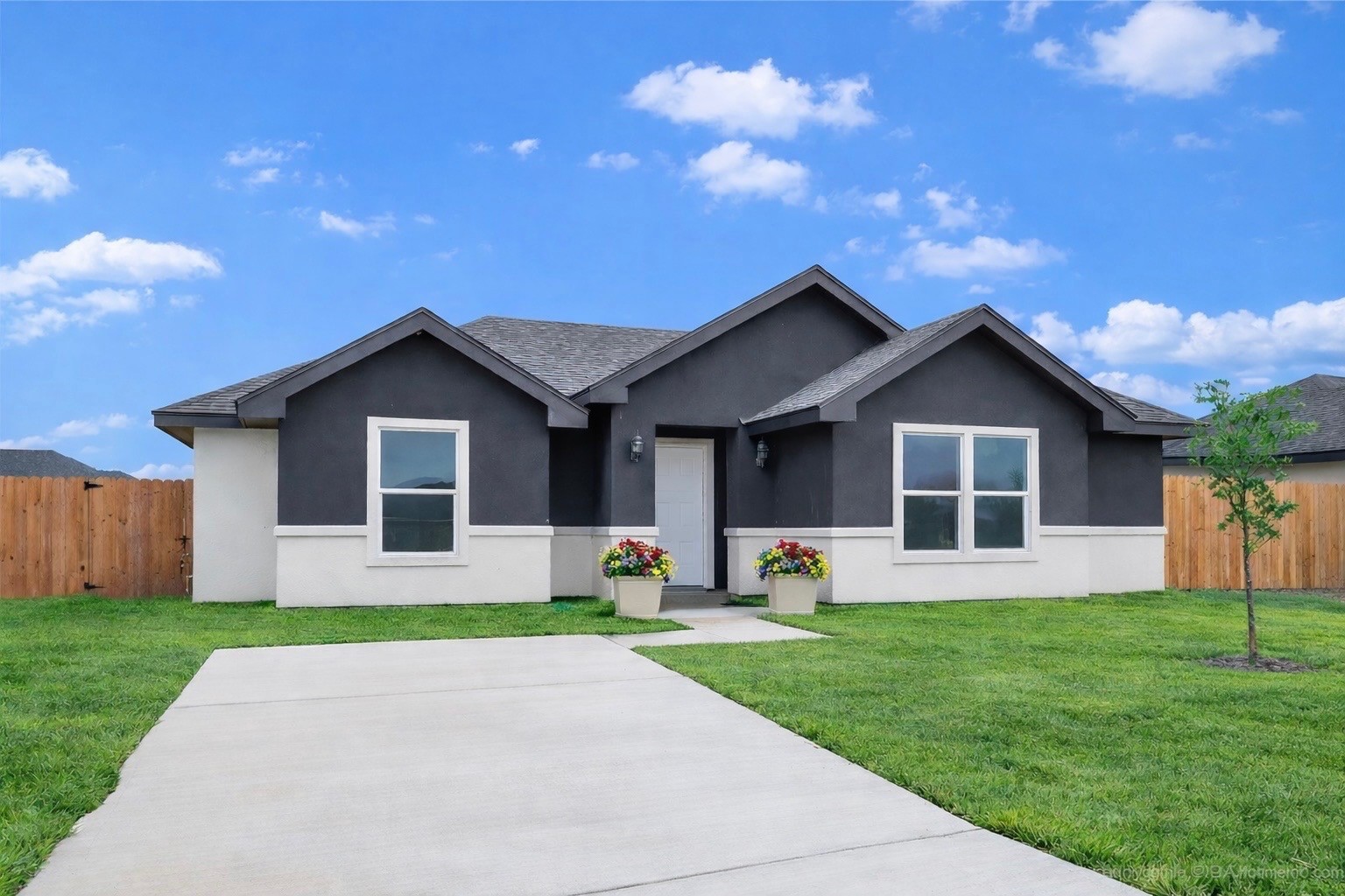 2213 Lana St Weslaco, TX 78596